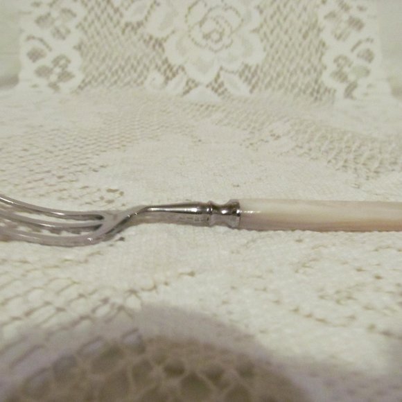 VINTGE ANTIQUE MOTHER OF PEARL SARDENE FORK 5 15/16" LONG- ROSTFREI WHOW!! - Picture 1 of 7